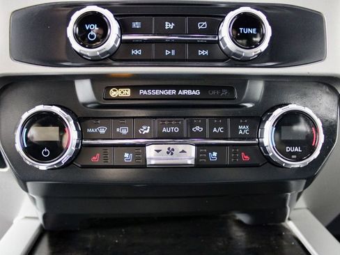 Used 2022 Ford F350 Lariat w/ Chrome Package image 28