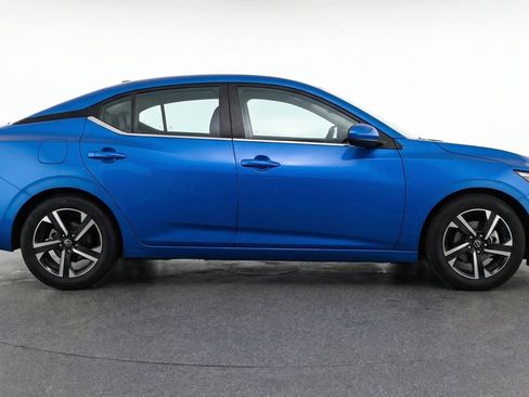 Used 2025 Nissan Sentra SV FWD image 11