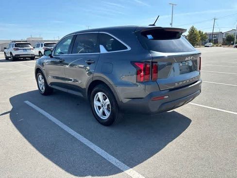 Used 2022 Kia Sorento LX FWD image 3