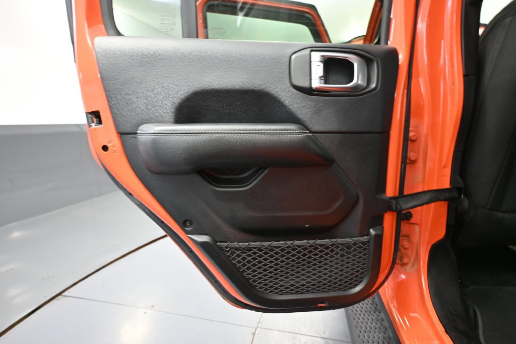 Used 2018 Jeep Wrangler Unlimited Sahara w/ Dual Top Group AWD/4WD image 27