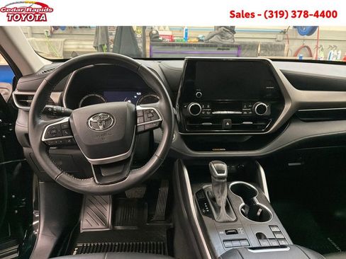 Certified 2024 Toyota Highlander XLE image 23