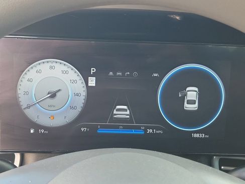 Used 2024 Hyundai Elantra SEL FWD image 25
