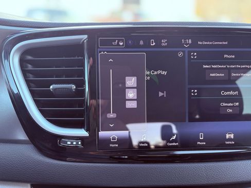 Used 2024 Chrysler Pacifica Touring-L image 31