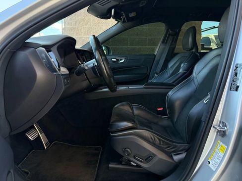 Used 2019 Volvo XC60 T5 R-Design w/ Protection Package image 39