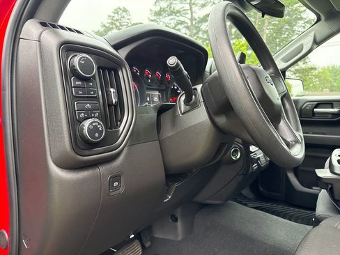 Used 2025 Chevrolet Silverado 1500 Custom Trail Boss w/ Dark Appearance Package AWD/4WD image 17