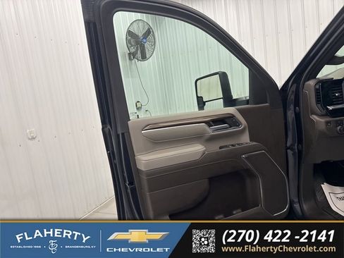 Used 2024 Chevrolet Silverado 2500 LT AWD/4WD image 8