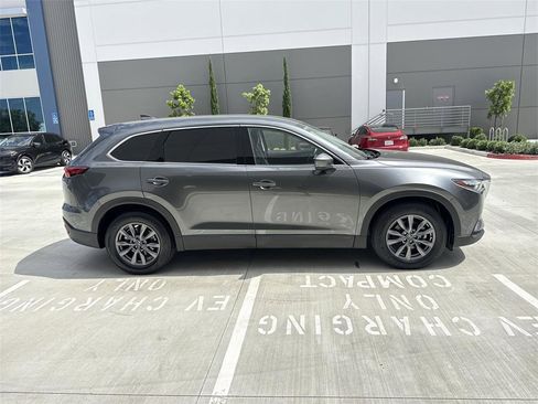 Used 2022 MAZDA CX-9 Touring image 2