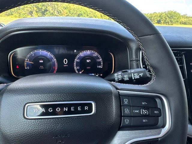 Used 2025 Jeep Wagoneer Series II AWD/4WD image 16