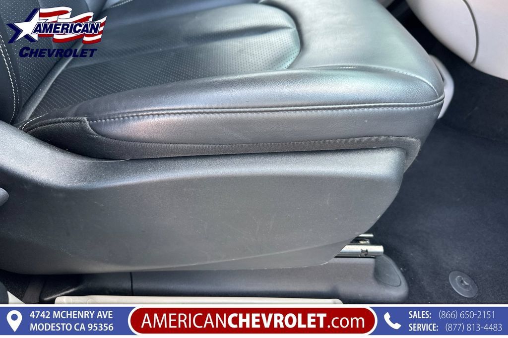 Used 2023 Chrysler Pacifica Touring-L FWD image 24