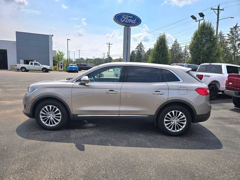 Used 2018 Lincoln MKX Select w/ Select Plus Package AWD/4WD image 2
