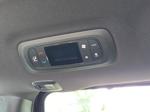 New 2026 Chrysler Pacifica Select image 23