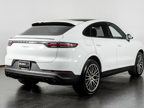 Used 2023 Porsche Cayenne Platinum Edition image 8