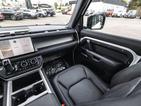 Used 2025 Land Rover Defender 110 S image 26