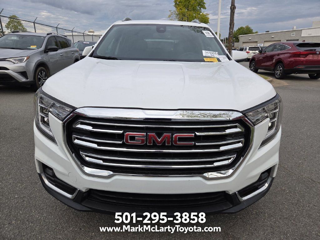 Used 2024 GMC Terrain SLT AWD/4WD image 2