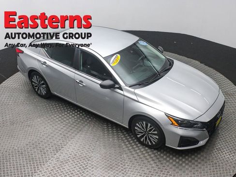 Used 2024 Nissan Altima 2.5 SV image 3