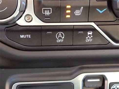 Used 2023 Jeep Gladiator Mojave w/ Cold Weather Group image 28