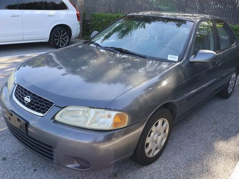 Used 2000 Nissan Sentra XE FWD image 2