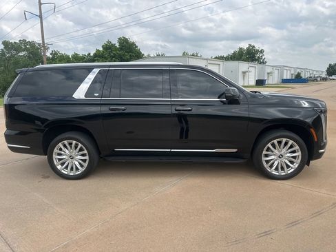 Used 2025 Cadillac Escalade ESV Luxury AWD/4WD image 6