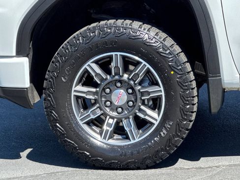 Used 2025 GMC Sierra 1500 AT4 AWD/4WD image 32