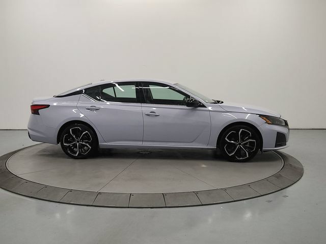 Used 2024 Nissan Altima 2.5 SR FWD image 9