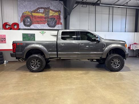 Used 2017 Ford F250 Platinum w/ Platinum Ultimate Package AWD/4WD image 21