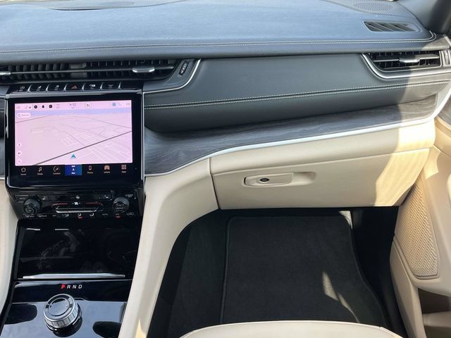 Used 2023 Jeep Grand Cherokee Limited w/ Black Appearance Package RWD image 18