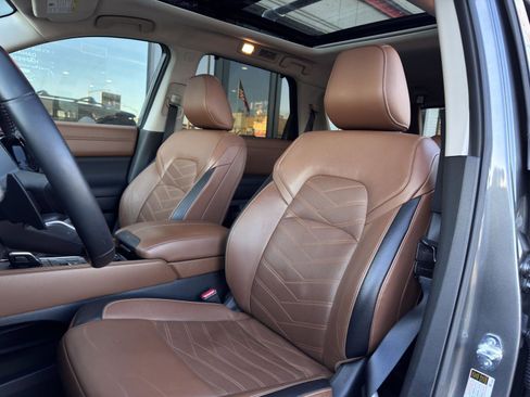 Used 2024 Nissan Pathfinder Platinum w/ Lighting Package (N93) image 17