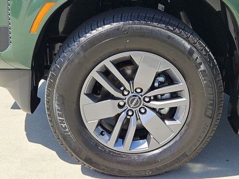 Used 2025 Nissan Frontier SV RWD image 32