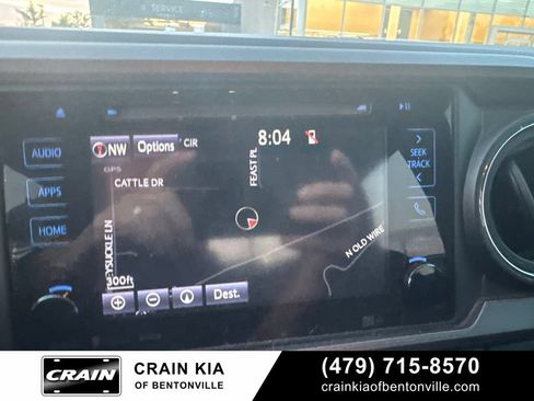 Used 2017 Toyota Tacoma TRD Off-Road w/ Premium & Technology Package AWD/4WD image 16