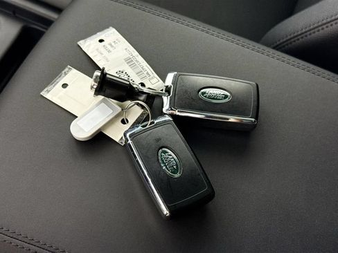 Used 2024 Land Rover Defender 110 SE AWD/4WD image 17