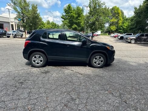 Used 2017 Chevrolet Trax LS FWD image 5