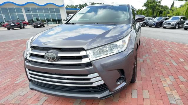 Used 2018 Toyota Highlander LE FWD image 4