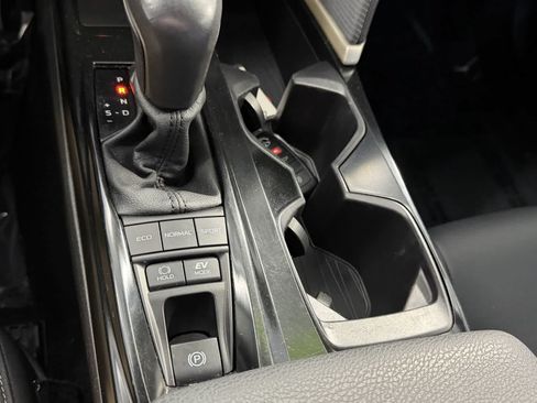 Used 2025 Toyota Camry SE FWD image 21