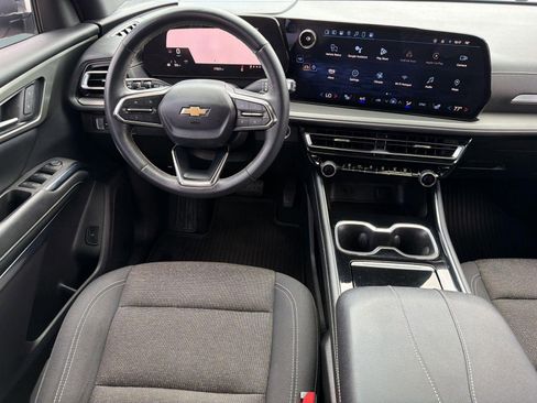Used 2024 Chevrolet Traverse LS FWD image 28