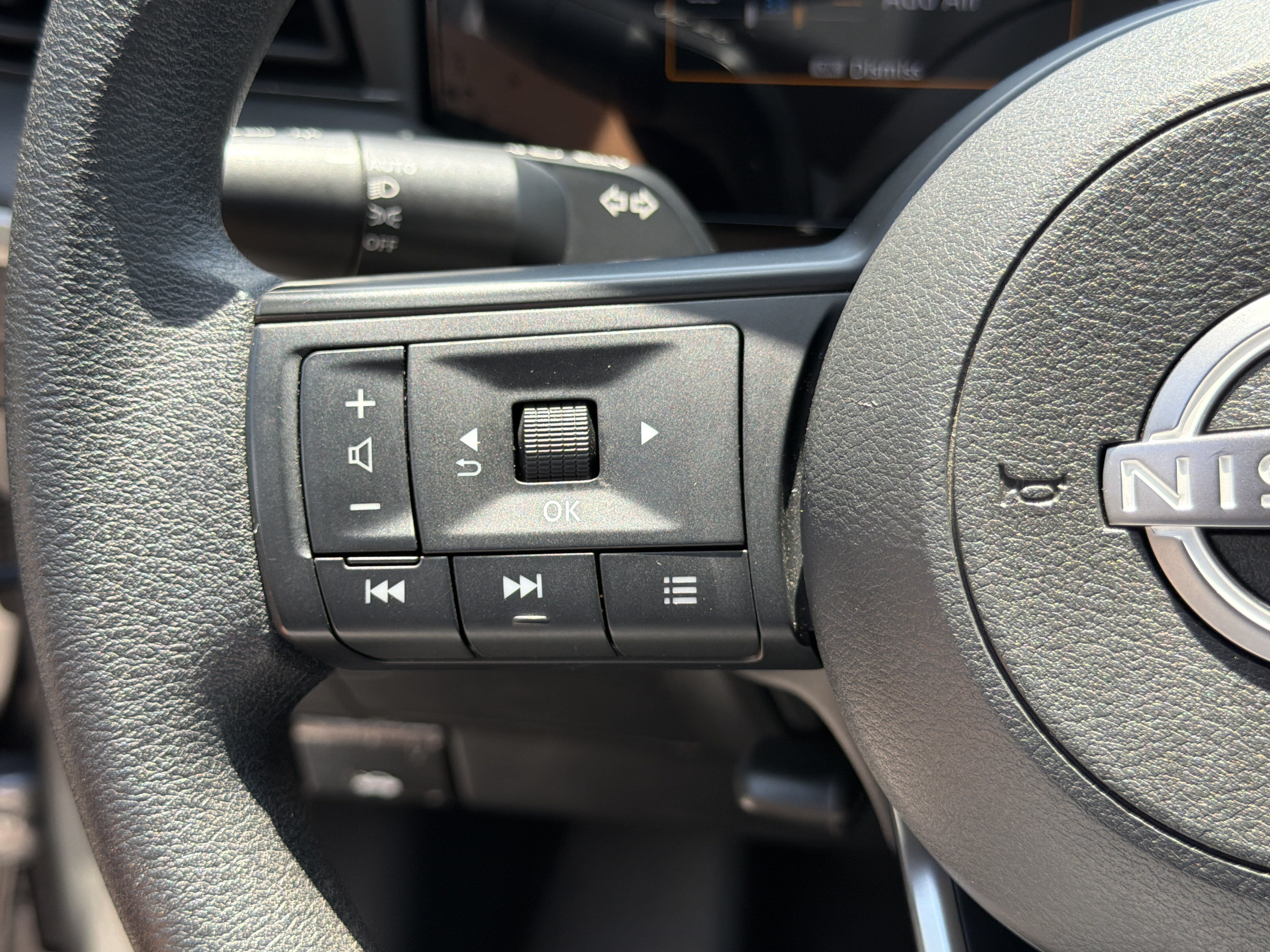 Used 2025 Nissan Kicks S AWD/4WD image 25
