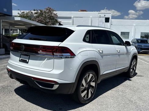 Used 2025 Volkswagen Atlas Cross Sport SE FWD image 3