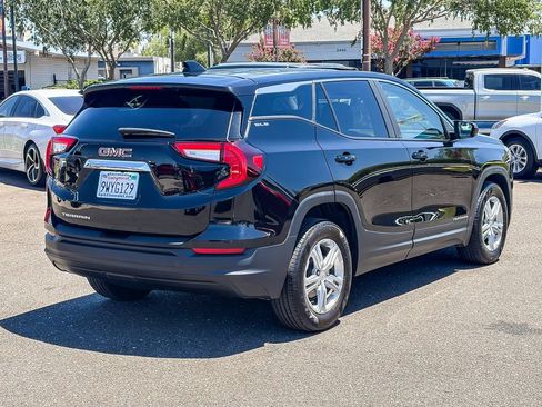 Used 2024 GMC Terrain SLE FWD image 4
