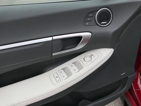 New 2025 Hyundai Sonata Limited image 13