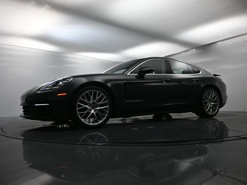Used 2018 Porsche Panamera 4S image 44