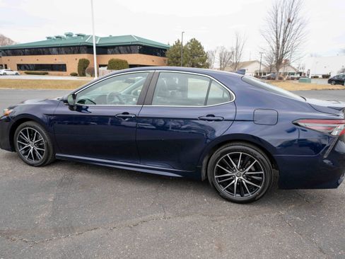 Used 2021 Toyota Camry SE w/ Cold Weather Package image 2