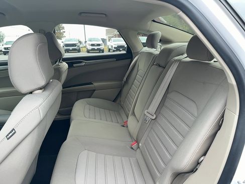 Used 2020 Ford Fusion SE image 10