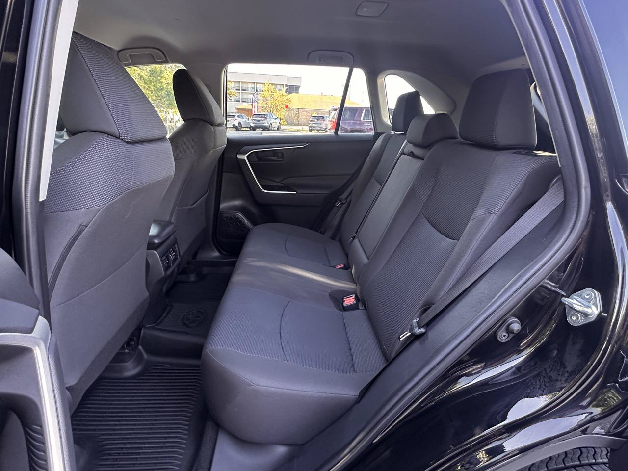 Used 2022 Toyota RAV4 LE FWD image 25
