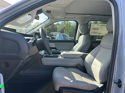 New 2026 Ford Expedition Active AWD/4WD image 14
