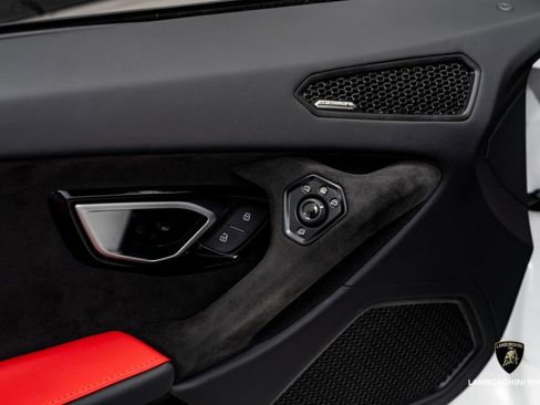 Used 2024 Lamborghini Huracan Tecnica image 28