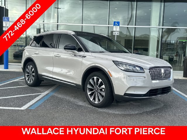 Used 2022 Lincoln Corsair Reserve w/ Equipment Group 201A FWD image 4