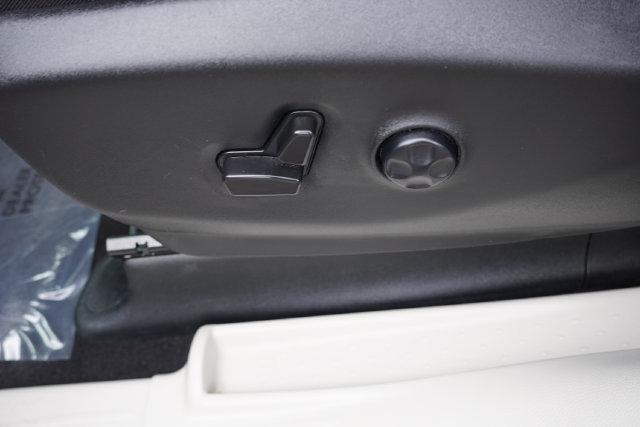 Certified 2024 Chrysler Pacifica Limited FWD image 27