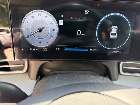 Used 2025 Hyundai Elantra Limited FWD image 2