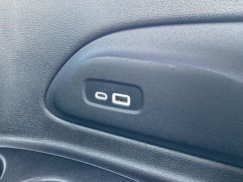 Used 2021 Chrysler Pacifica Touring-L w/ Uconnect Theater Family Group AWD/4WD image 33