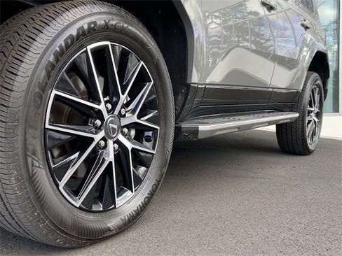 Used 2024 Lexus GX 550 image 7