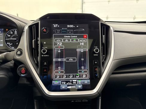 Used 2025 Subaru Crosstrek 2.0i Premium image 19